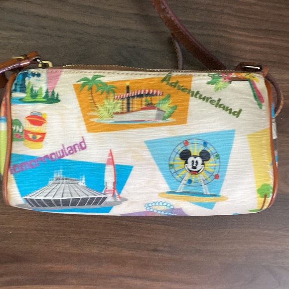 Dooney and bourke Disney land resort retro strap mini barrel - Picture 4 of 10